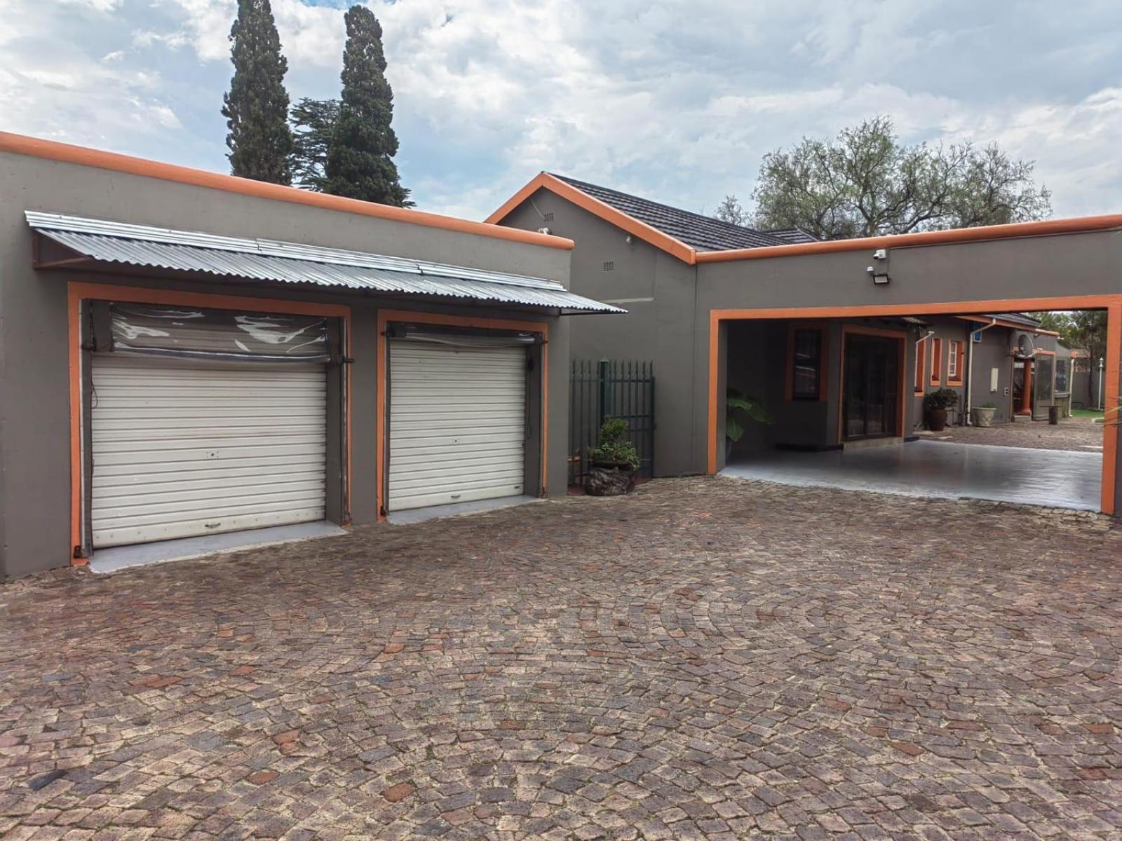 Sibahlenomhlambi Guesthouse Springs  Bagian luar foto