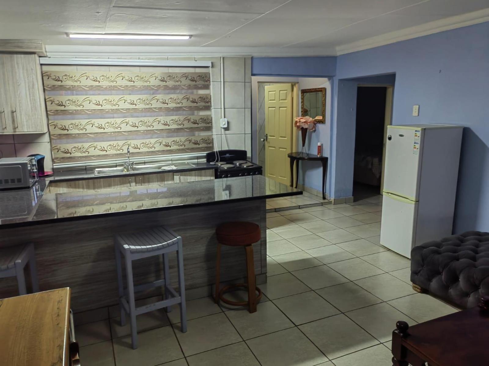 Sibahlenomhlambi Guesthouse Springs  Bagian luar foto