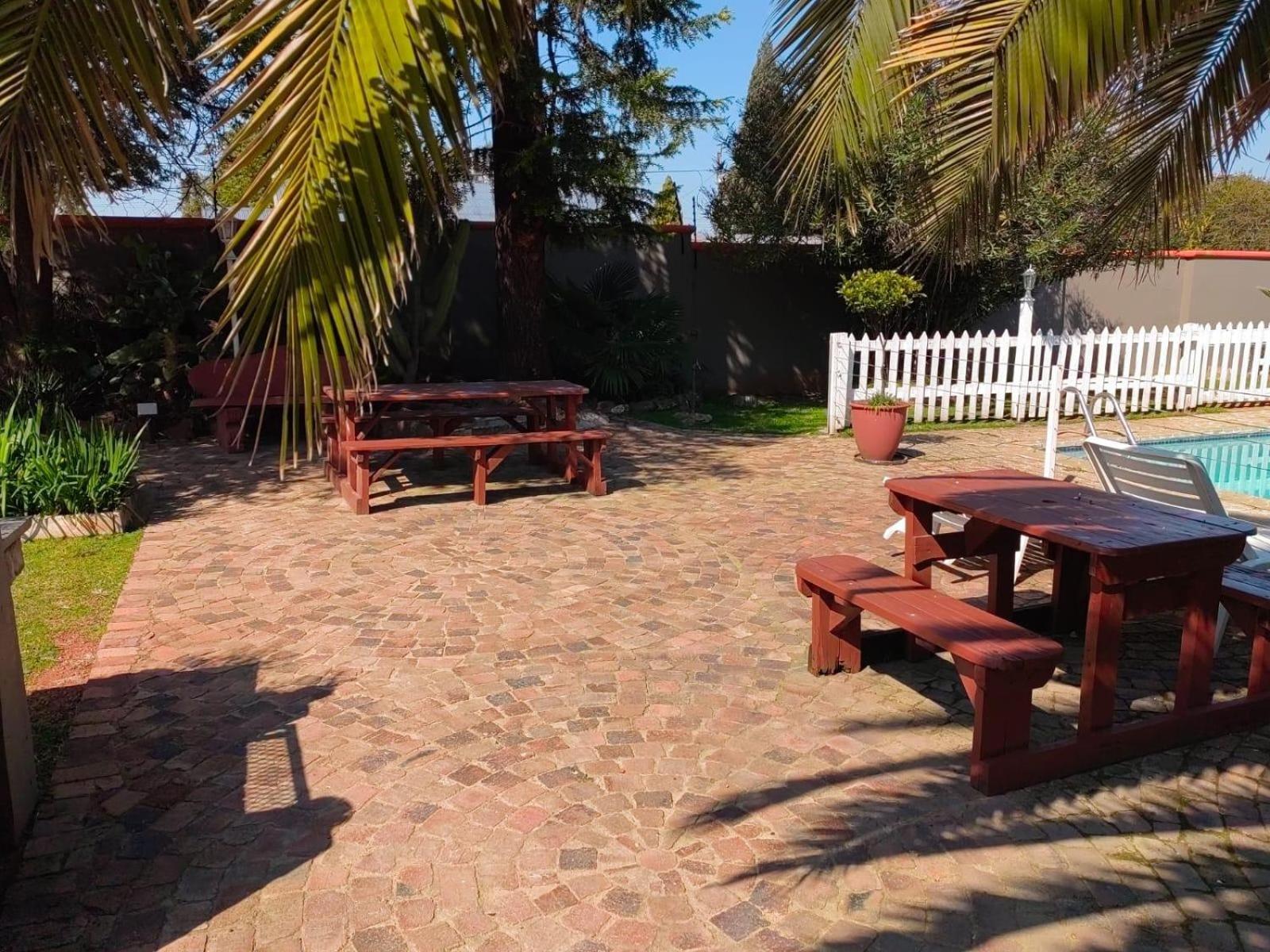 Sibahlenomhlambi Guesthouse Springs  Bagian luar foto