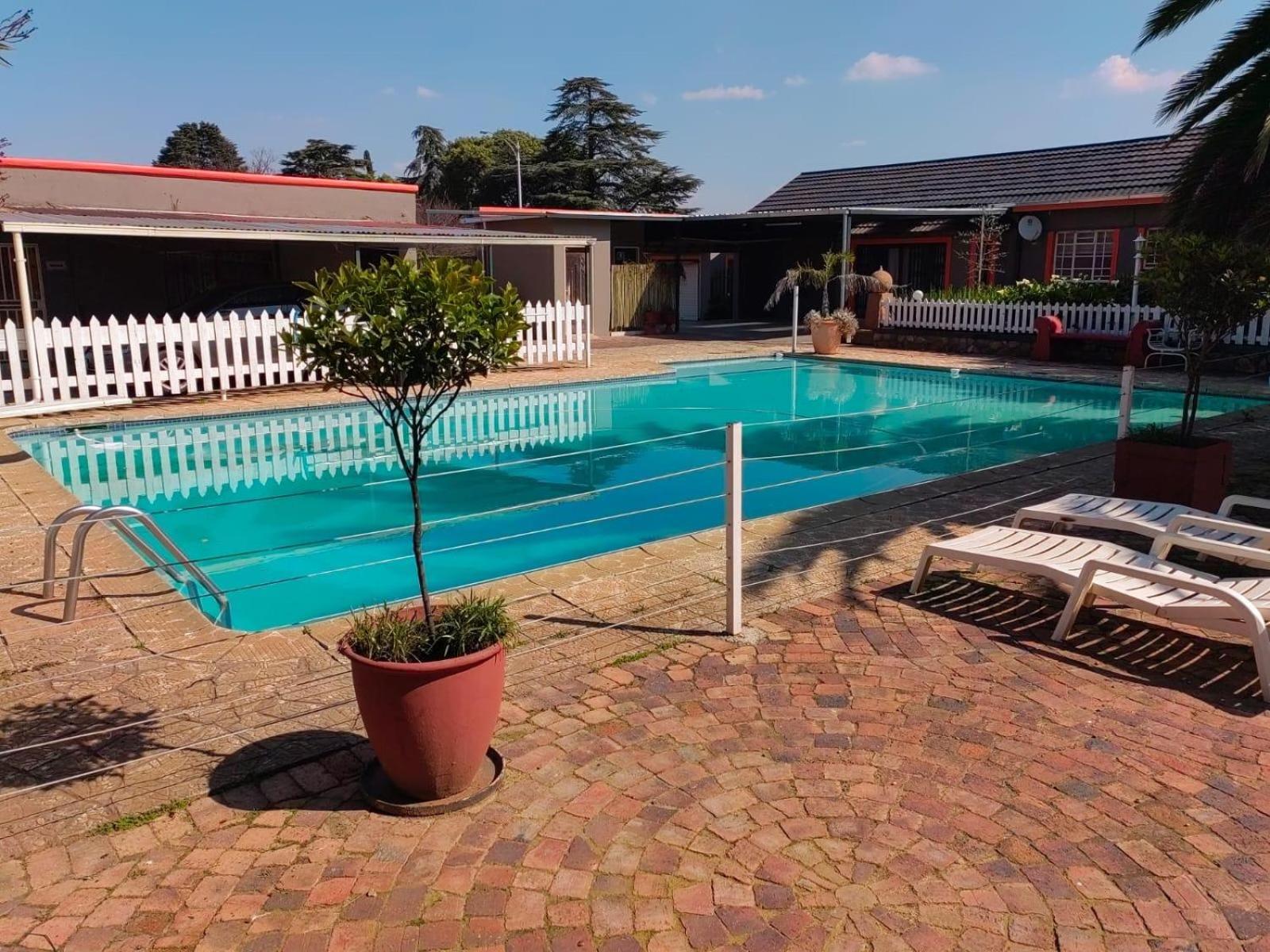 Sibahlenomhlambi Guesthouse Springs  Bagian luar foto