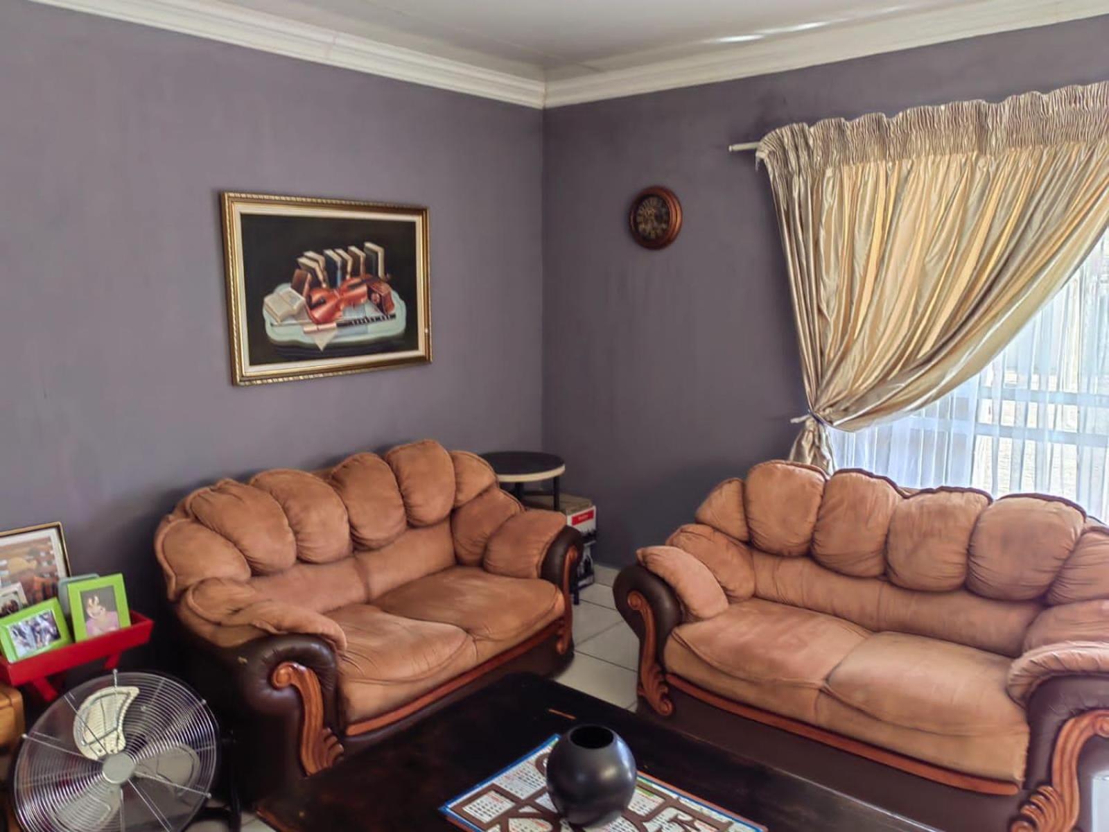Sibahlenomhlambi Guesthouse Springs  Ruang foto