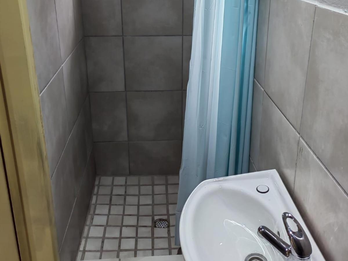Sibahlenomhlambi Guesthouse Springs  Ruang foto