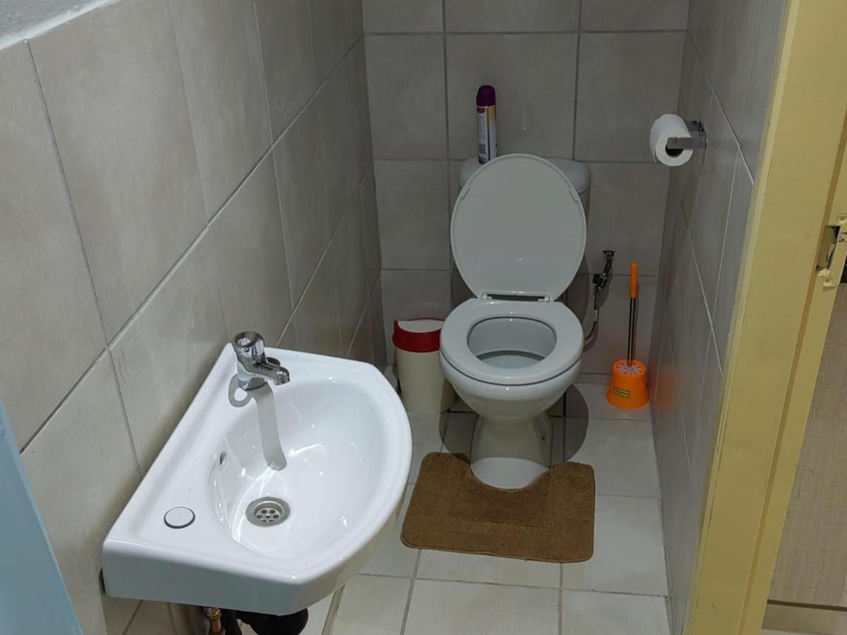 Sibahlenomhlambi Guesthouse Springs  Ruang foto
