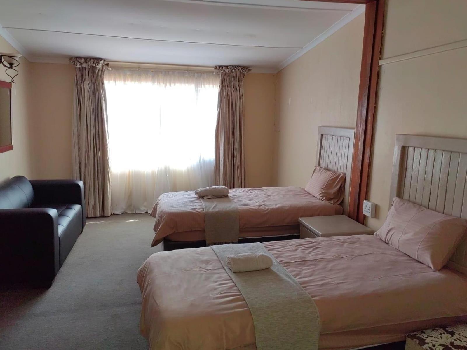 Sibahlenomhlambi Guesthouse Springs  Ruang foto