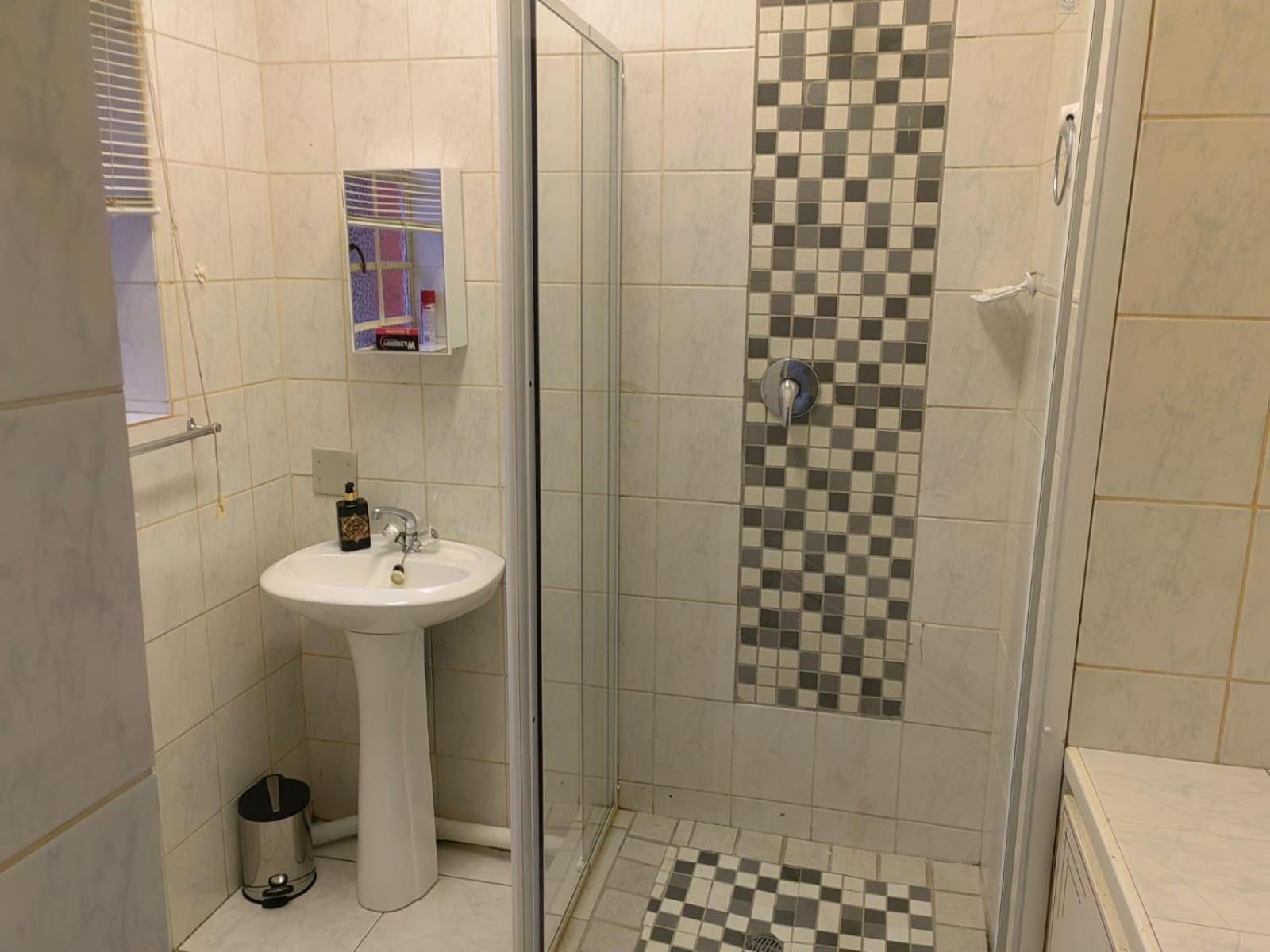 Sibahlenomhlambi Guesthouse Springs  Ruang foto