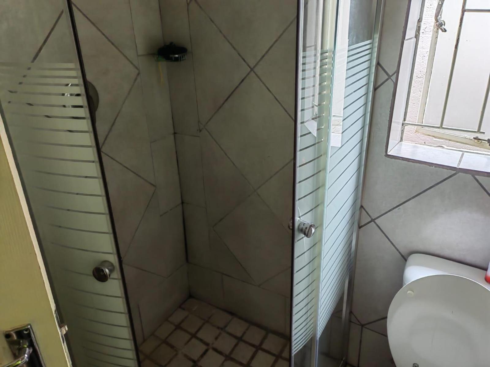 Sibahlenomhlambi Guesthouse Springs  Ruang foto