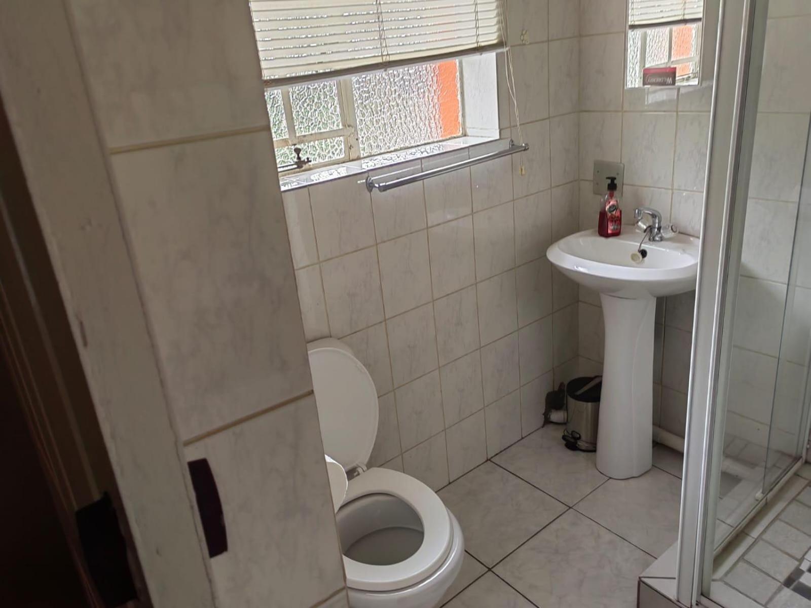 Sibahlenomhlambi Guesthouse Springs  Ruang foto