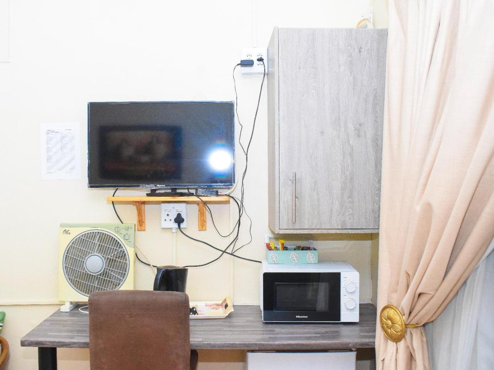 Sibahlenomhlambi Guesthouse Springs  Ruang foto