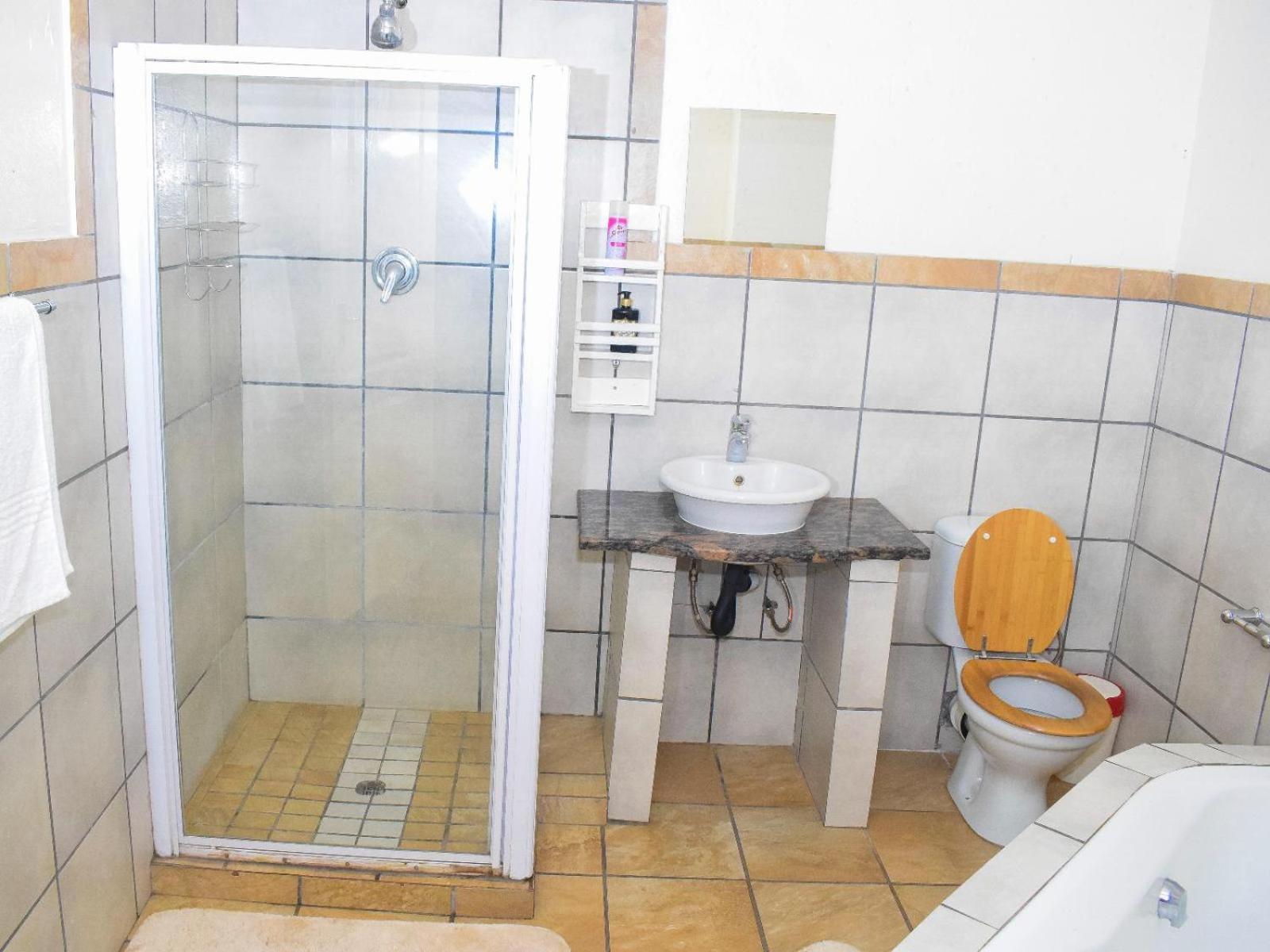 Sibahlenomhlambi Guesthouse Springs  Ruang foto